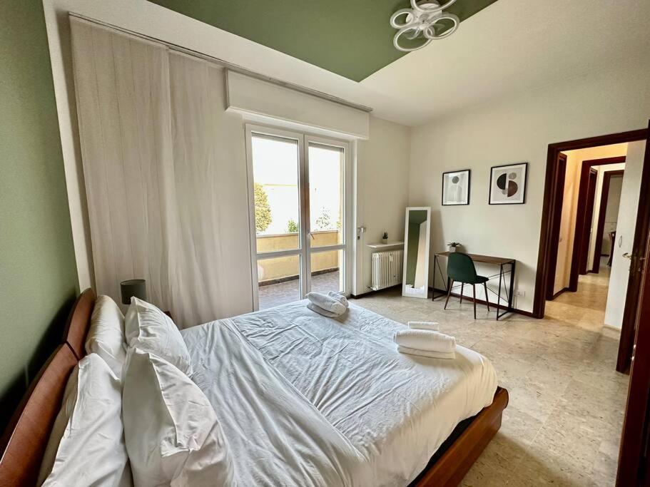 Apartment Cost An Business House And Free Park By Revenue House Como